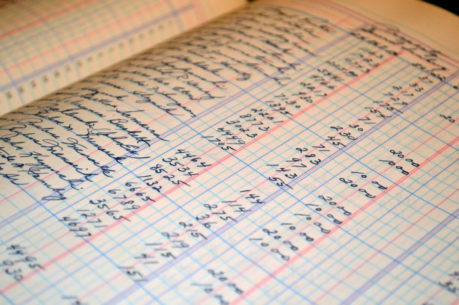 Carnet représentant l'enregistrement annuel des gains sur compte-titres