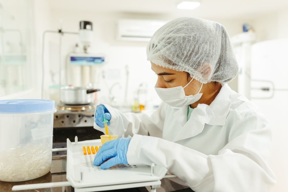 Laboratoire : partir d'une hypothèse à réfuter, comme en sciences expérimentales